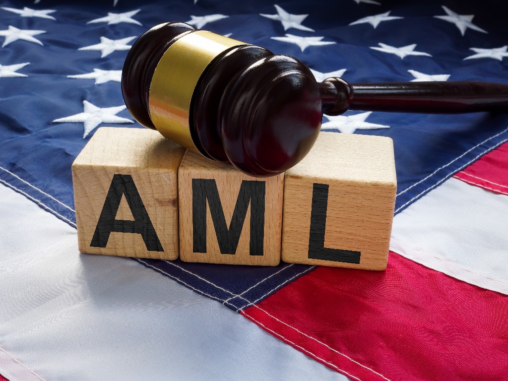 Sen Warren to reintroduce AML bill extending to DeFi and DAOs