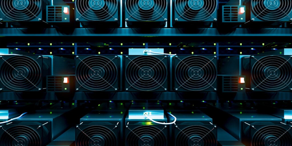 Bitcoin Miner Hut 8 Shares Plummet 8 After Disappointing Q2 Revenue Figures